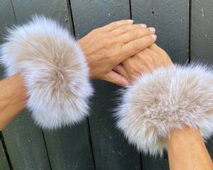 Hovedbilde Møller Pels mansjetter